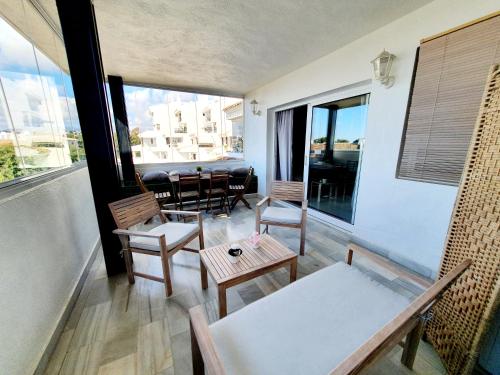 One-Bedroom Apartment image 5