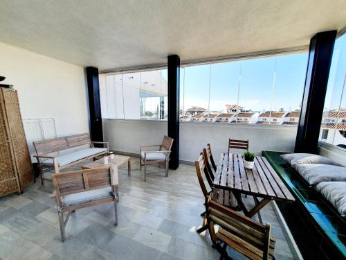 One-Bedroom Apartment image 4