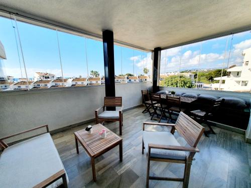 One-Bedroom Apartment image 2