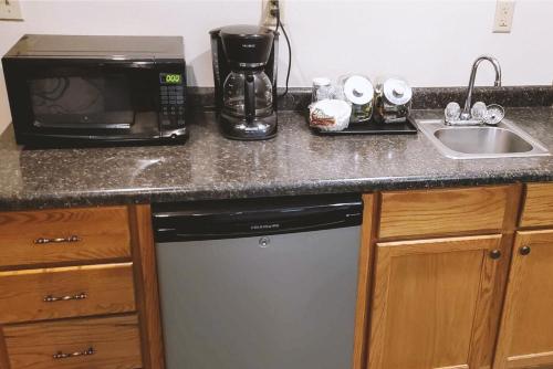 Coratel Inn & Suites McCook - image 12