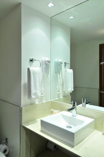 Real Colonia Hotel & Suites