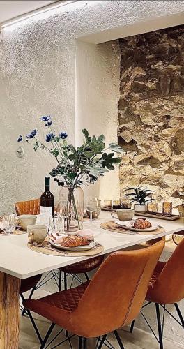 NEW Design & High Standard Apt from 16th Century in Old Town-FREE Parking, Bratysława