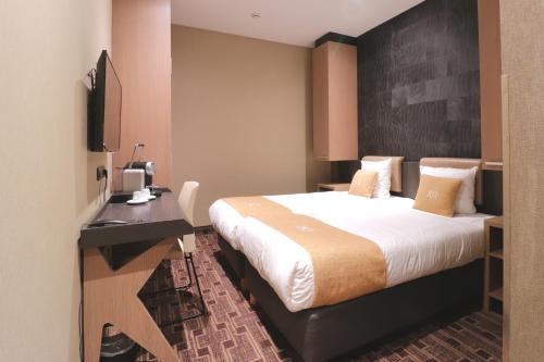 XO Hotel Inner Room Type - Twin Room no window
