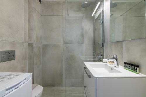 Two Bedroom Apartment in Plaka - image 12