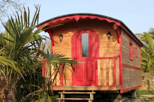 LE PETIT NID DANS LA ROULOTTE in Roscanvel