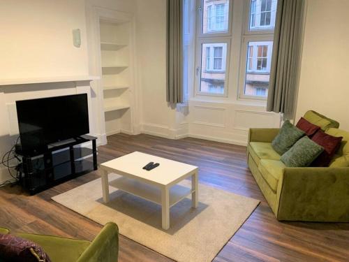 Newly refurbished 2 Bed Apt close to Glasgow Uni