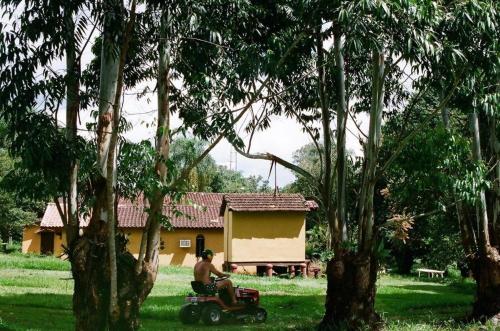 Casa da Fazenda- no bosque com lareira e banheira