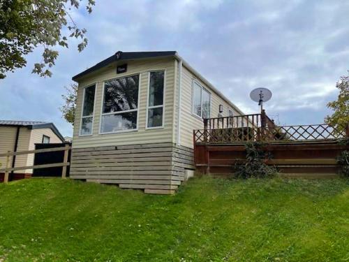 Comfy Modern Caravan with Views of Somerset Coast