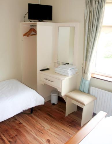 Hilltop B & B - image 12