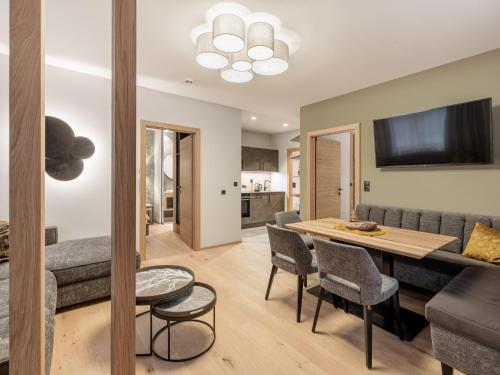 2 bedrooms, 4 beds