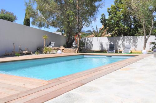 Villa Porto Vecchio piscine chauffée billard pétanque gîte à louer Sainte Trinité