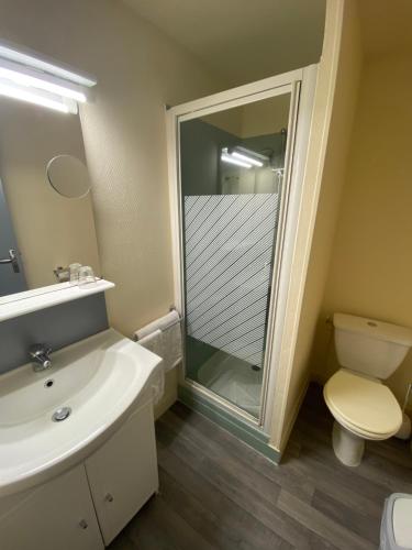 2 twin beds