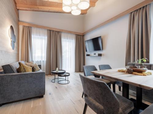 2 bedrooms, 4 beds