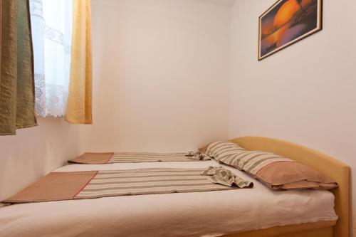 2 bedrooms, 3 beds