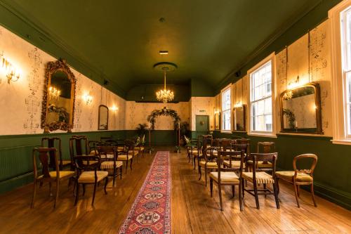 The Crooked Swan in Crewkerne