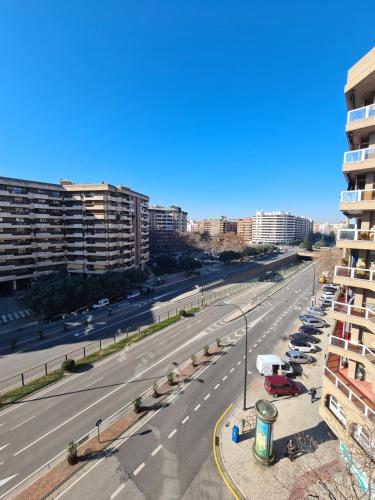  Espacioso apartamento con impresionantes vistas y garaje privado - Dos Torres Tauriel, Pension in Zaragoza bei El Burgo de Ebro