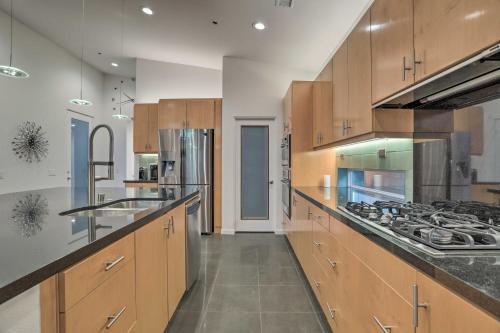Palm Springs Home with Mountain and Golf Course Views in Palm Springs, USA