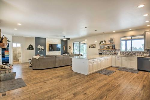 Deck and Mtn Views Sunlit Heber Family Cabin