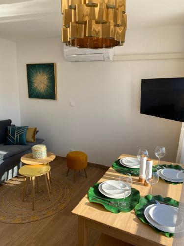 Aufenthaltsraum/ TV-Zimmer, Vue sur l’eau in Agde