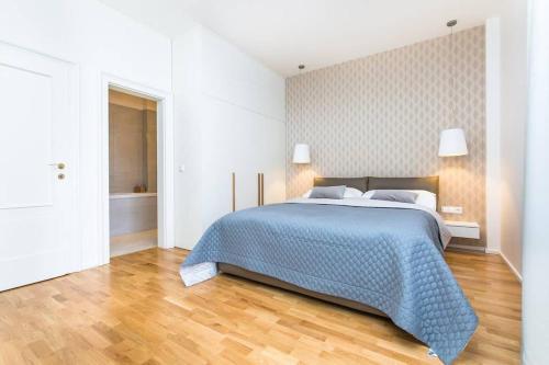 UNIQUE Old Town apartments at Palace Dlouha - image 2