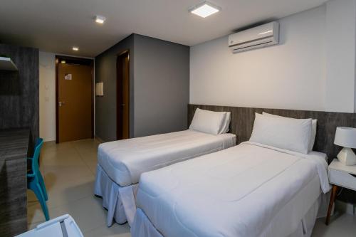 2 twin beds