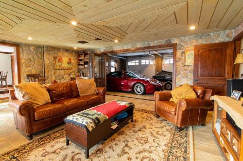 Exclusive High End Candlewood Lake retreat in New Fairfield, USA