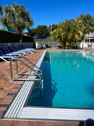 Breezy Palms Resort 5