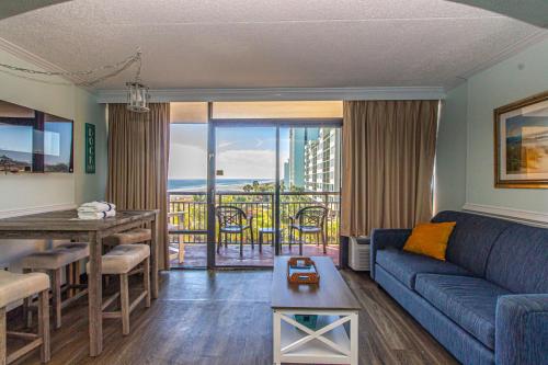 Oversized Ocean View Queen Suite with Beautiful Fireplace and Accents - Sleeps 4 Guests! Myrtle Beach