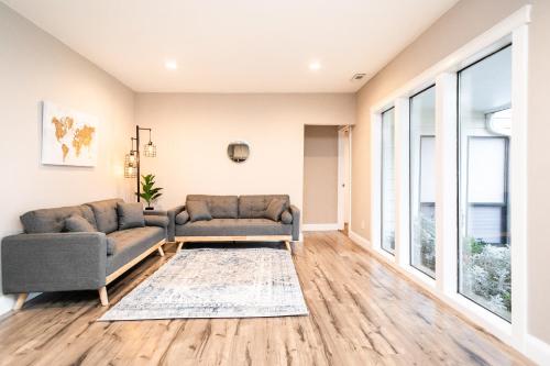 Cozy home for families with game room & playground in Mount Vista (WA)