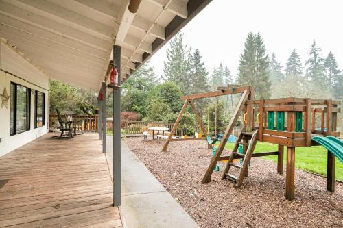 Cozy home for families with game room & playground in Mount Vista (WA)