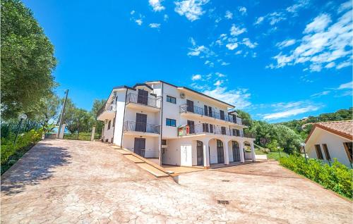  Nice apartment in Policastro Bussentino with 2 Bedrooms and WiFi, Ferienwohnung in Policastro Bussentino