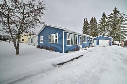 Cozy Houghton Lake Heights Cottage with Private Yard