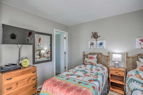 Walk to Beach Dog-Friendly Myrtle Beach Cottage!