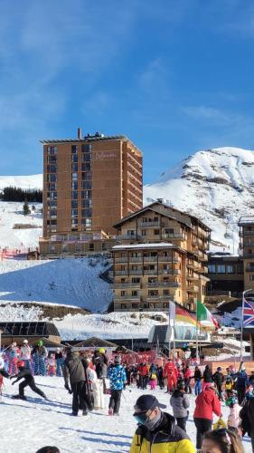 Appartement 6 personnes - Deux chambres - 40M2 - Balcons 10M2 sur pistes - Aucun vis à vis - Piscine - B301