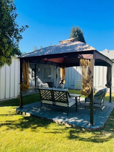 Jardín, Misha’s HunnHaven in Yuba City (CA)