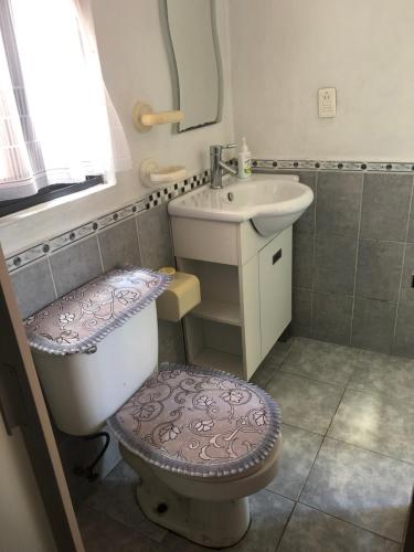 Amplia Habitación tipo Ejecutiva con baño y acceso privados