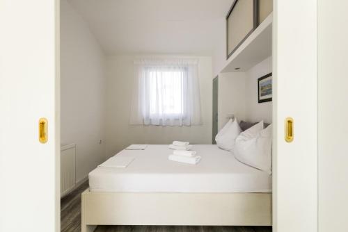 One-Bedroom Apartment with Balcony image 10