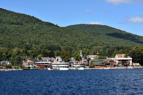 Lakeside Lodging