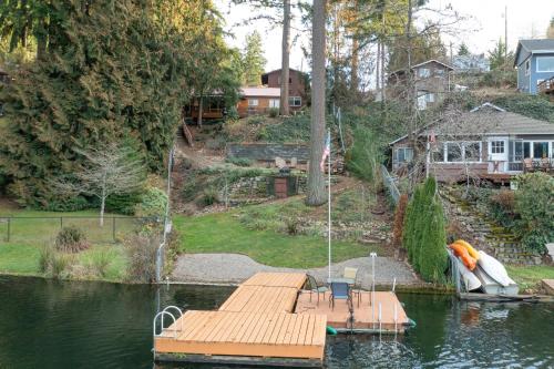 Koi Story Cabin on the Lake - Waterfront, near Bike Trail