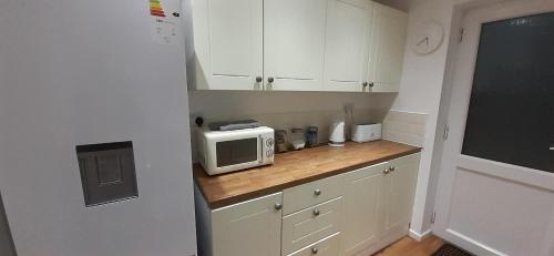 Konyha, Ladbury House in Walsall, convenient location near the M6, Walsall Uni and Hospital, with free parki in Palfrey