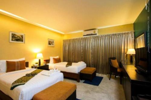 room detail thumbnail 1