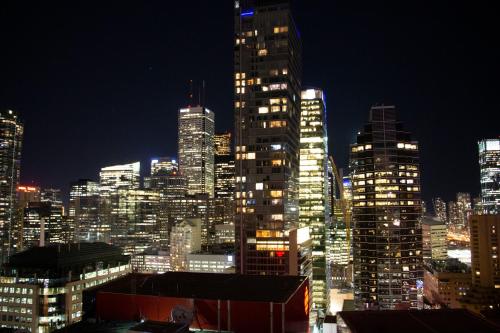 Downtown High-rise Condo- CN Tower View