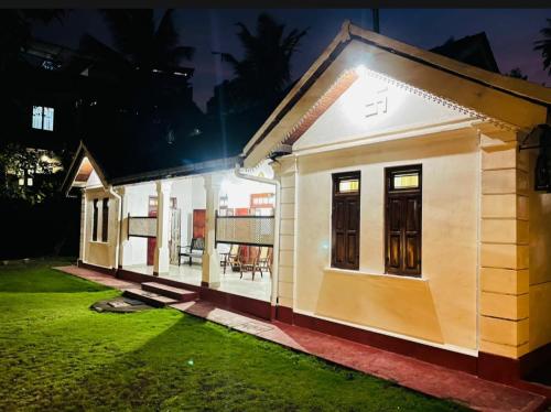 THE GLEN - Colonial Style Comfortable House