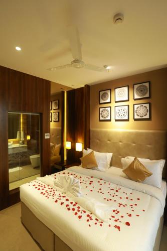 1 queen bed, 1 sofa bed