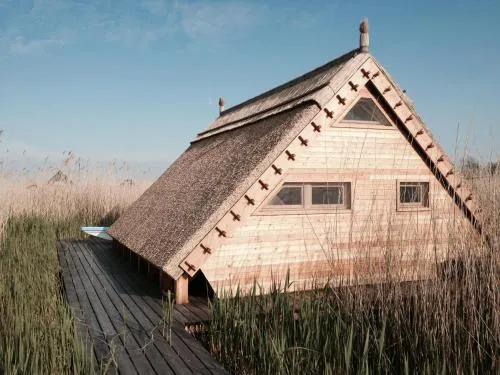 Seehütte Pfahlbau-Neusiedlersee-GlamPing in Rust, Österreich