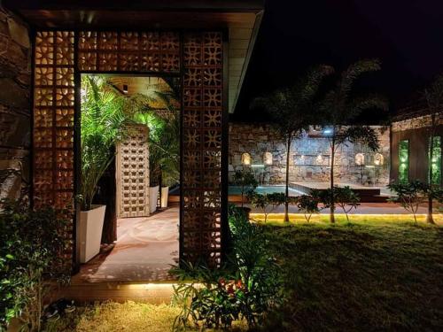 LE CASA - THE LUXURIOUS HOUSE