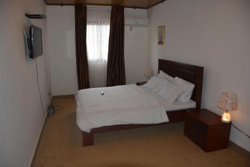 APPARTEMENTS MEUBLES A YAOUNDE-BASTOS... GOLDCOURT & RESTAURANT