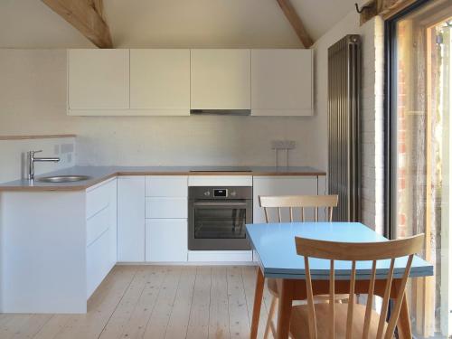 High Cogges Farm Holiday Cottages - The Granary