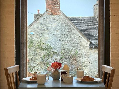 High Cogges Farm Holiday Cottages - The Granary