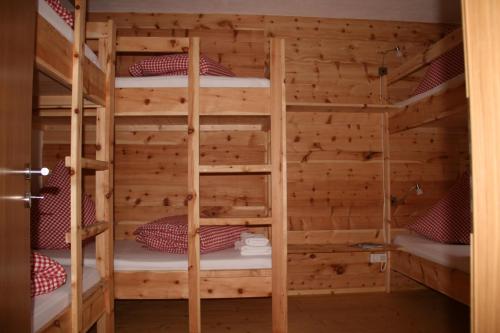 1 bunk bed